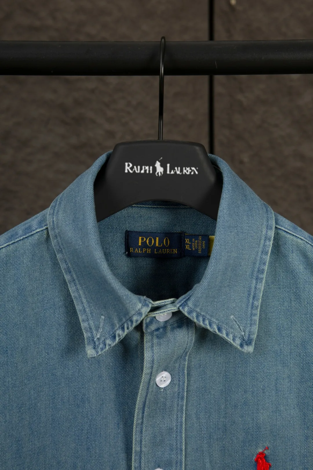 P250 Actual Photos [Popular New Style] Model Number: 25105# Color: Denim Blue Size: S to A versatile shirt that can be worn in all seasons. It is oversized and has a translucent fade. It can be worn alone or layered as a jacket. It can also be worn as an inner layer of a sweater. It has a lightly distressed wash fade and is naturally white. The upper body is retro and casual. Save the mismatch.